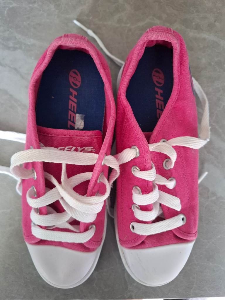 Kids Heeleys - size 2