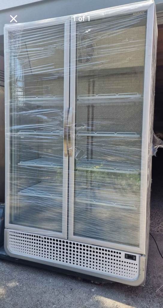 HUSKY COMMERCIAL DOUBLE DOORS DISPLAY CHILLER FULLY WORKING GOOD CONDITION 