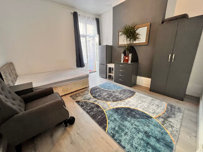 Large Double Room in West Norwood Only £850 PCM All Bills Included