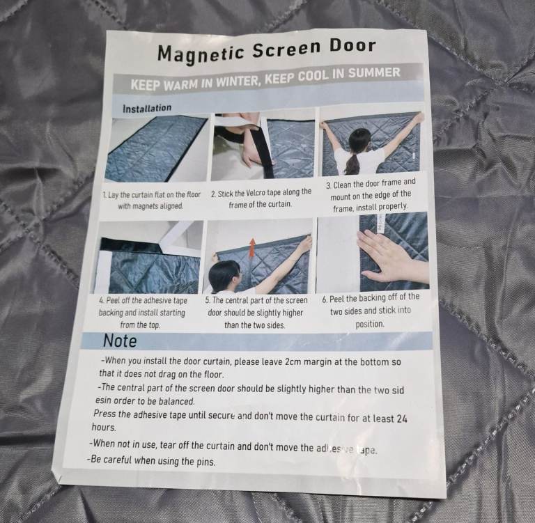Magnetic door screen 