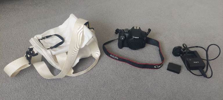 Canon EOS DSLR 2000D