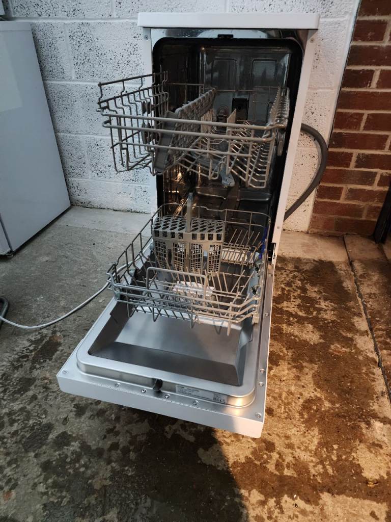 LOGIK Slimline Dishwasher " BRAND NEW "