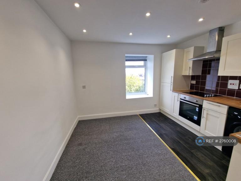 2 bedroom flat in Rosefield Street, Dundee, DD1 (2 bed) (#2760008)