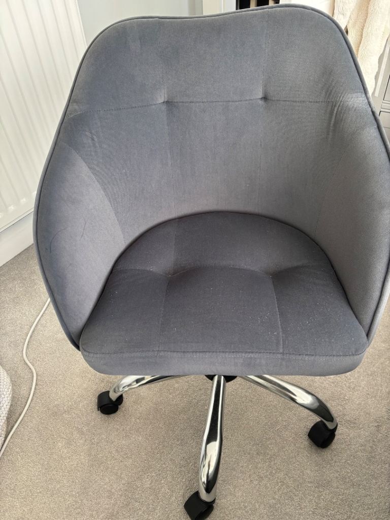 Grey desk chair 