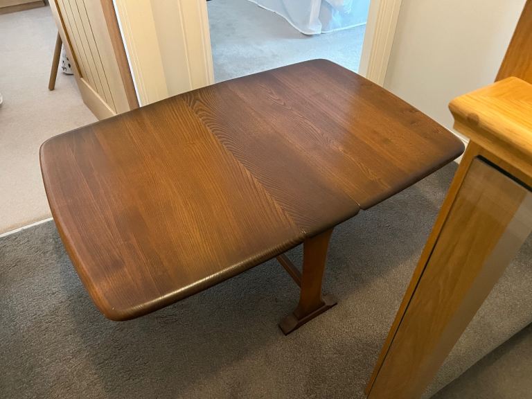 Ercol 820,1981 drop leaf coffee table in Elm