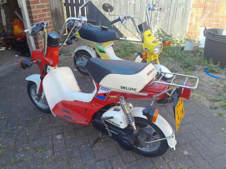 Honda Cub 50,  2 x Honda Caren