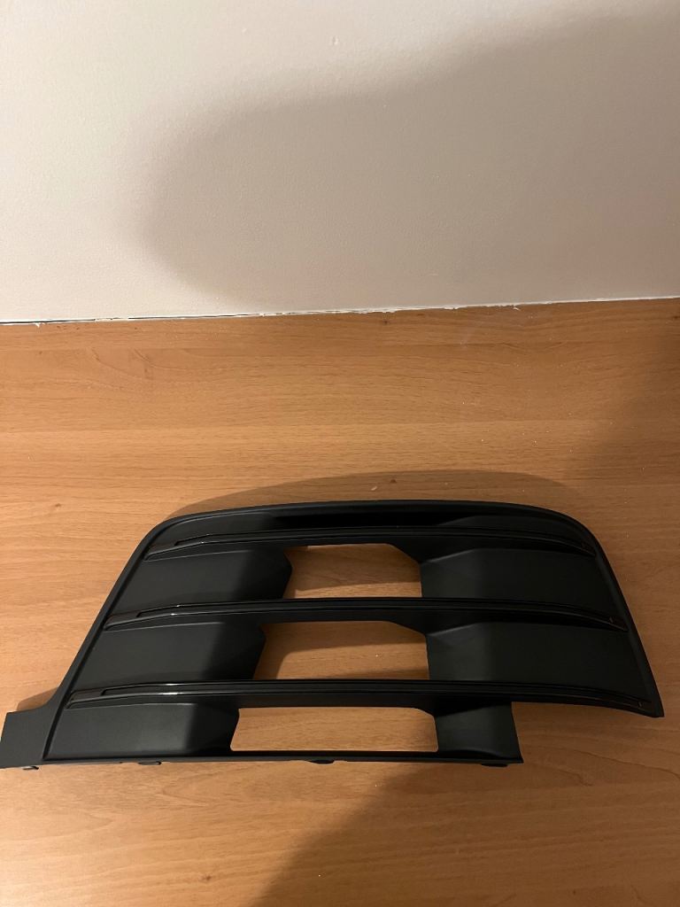 Genuine Audi q7 air guide grill  4M0807681EGXE