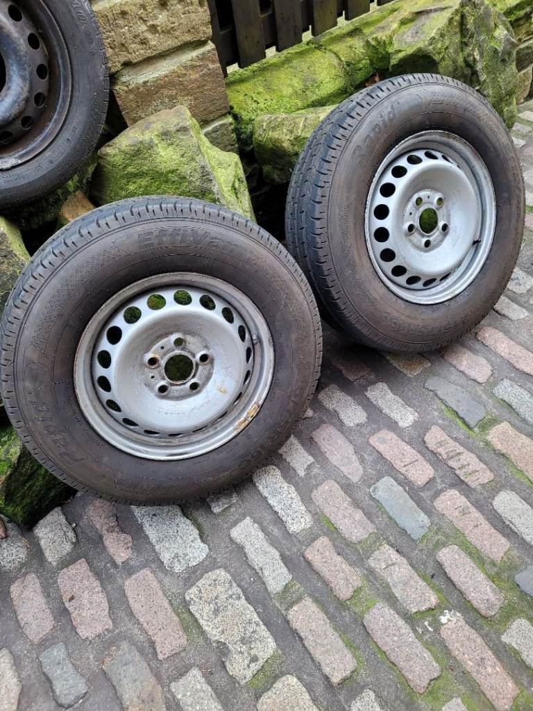 2x Vw crafter 5x stud wheels with new matching 215 75 16c tyres