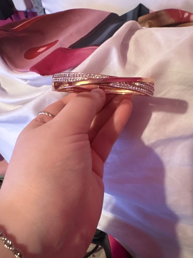 bundle of 2 gorgeous bracelets from warren james. In good condition. & both New. 