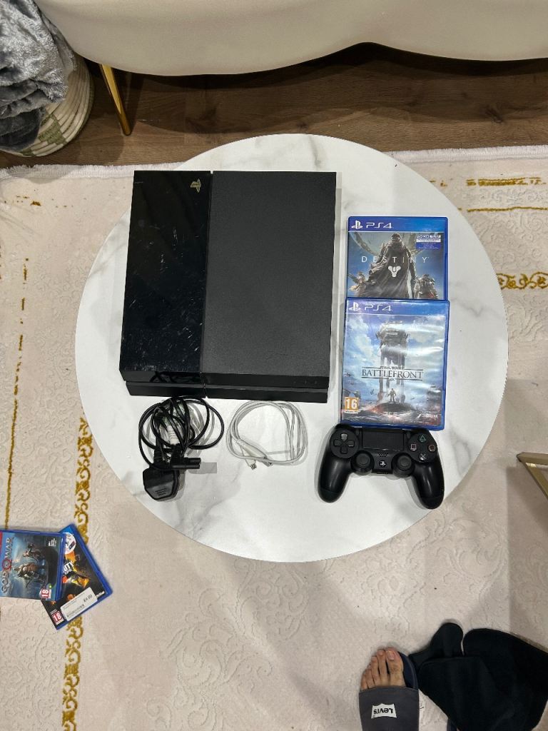 PS4 500gb + 2 games 