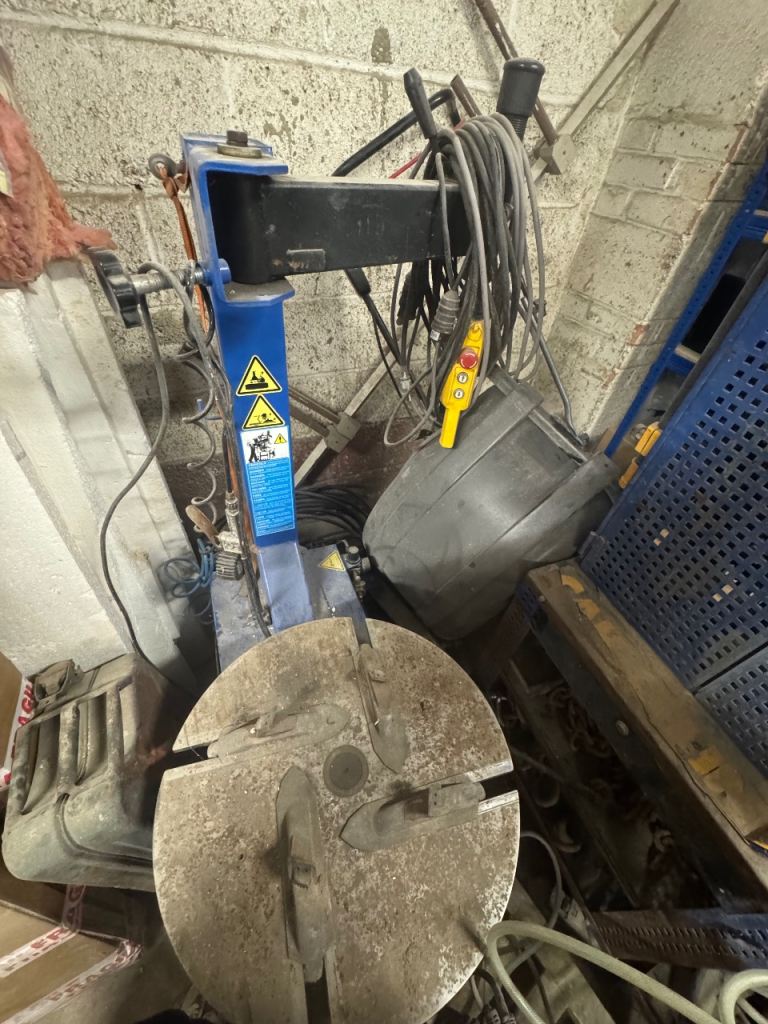 Automotech AS-20SA Semi-Automatic Tyre Changer