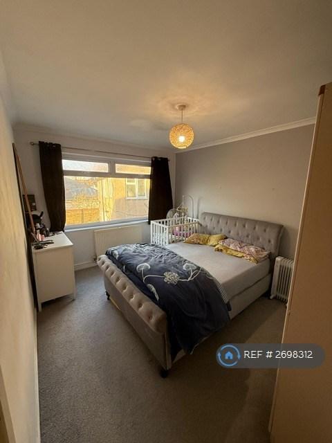 2 bedroom flat in Low Hall Lane, London, E17 (2 bed) (#2698312)