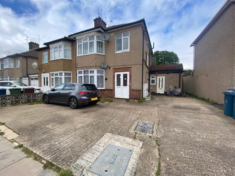 2Bed first floor flat to rent in Headstone Lane, Harrow  – Pinner Park Avenue