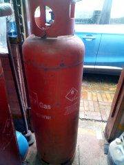 GAS BOTTLES I HAVE APROX 100 ALL SIZES ALL FOR OFFERS JOB LOT THEY ARE EMPTY