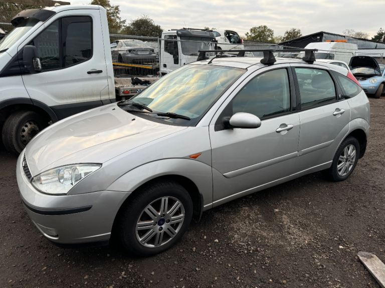 Ford focus mk1 1.6 petrol 2004 silver BREAKING FOR PARTS 