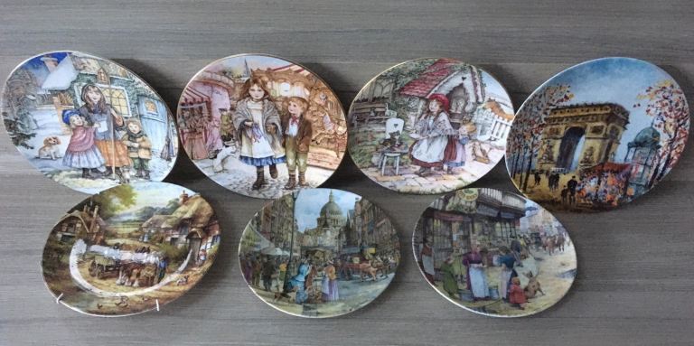 Lovely 7 Plate Collection(4 plate holders)includes Wedgwood, Royal Worcester, Davenport ltd editions