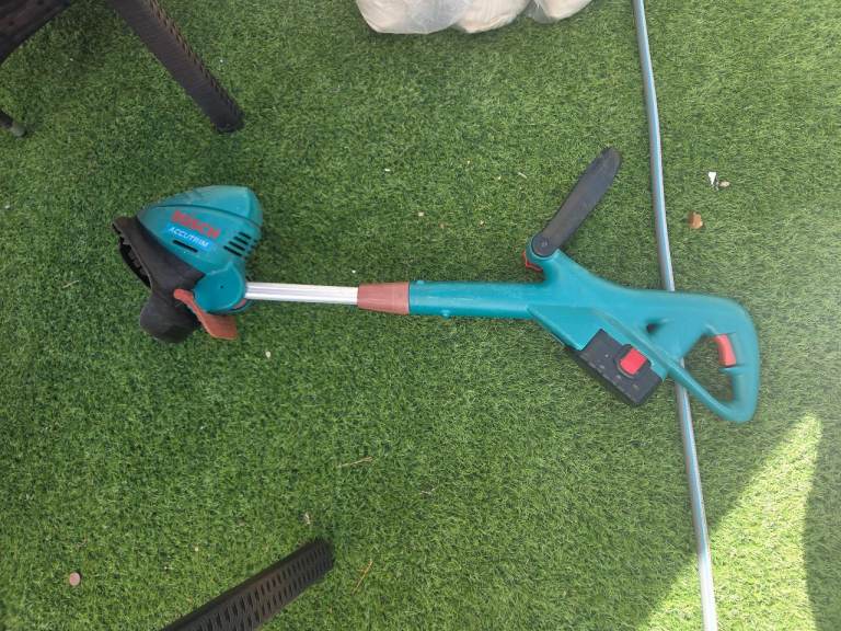 Bosch battrey powered strimmer 