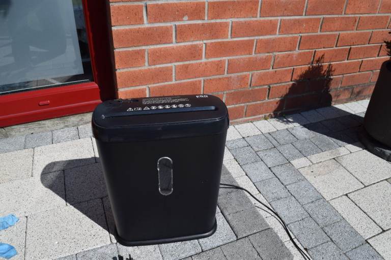 Black Paper Shredder – V. Good Condition, Home Office