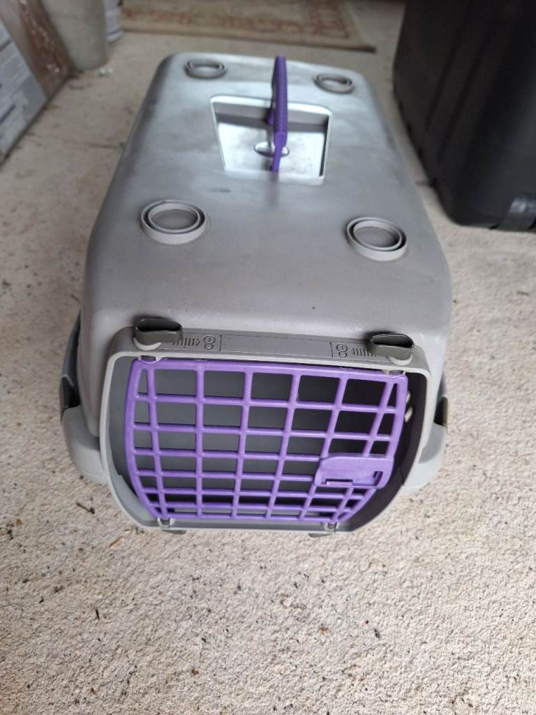 Petfriends hard shell cat carrier