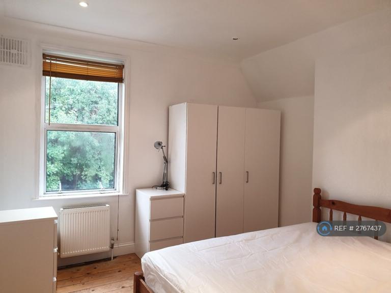 3 bedroom flat in Norwood Road, London, SE24 (3 bed) (#2767437)
