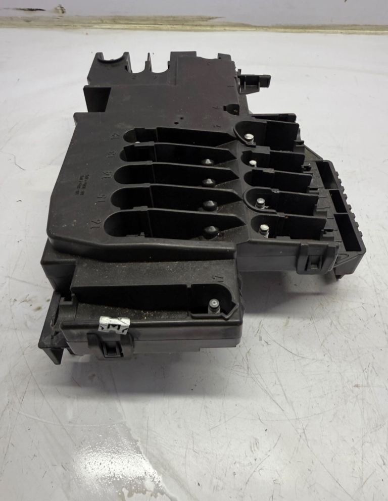 MERCEDES ESPRINTER B910 2021 BATTERY FUSE BOX A9105402736
