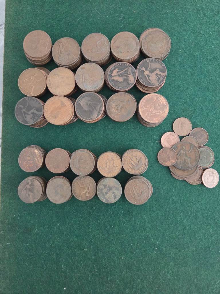 Unsorted Job Lot of 250+ Vintage Pre-Decimal British Pennies,  Half Pennies And Farthings 