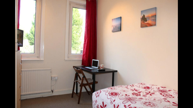 Large Single Room Close To Clapham Junction