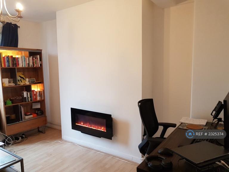 1 bedroom flat in Bermondsey, London, SE16 (1 bed) (#2325374)