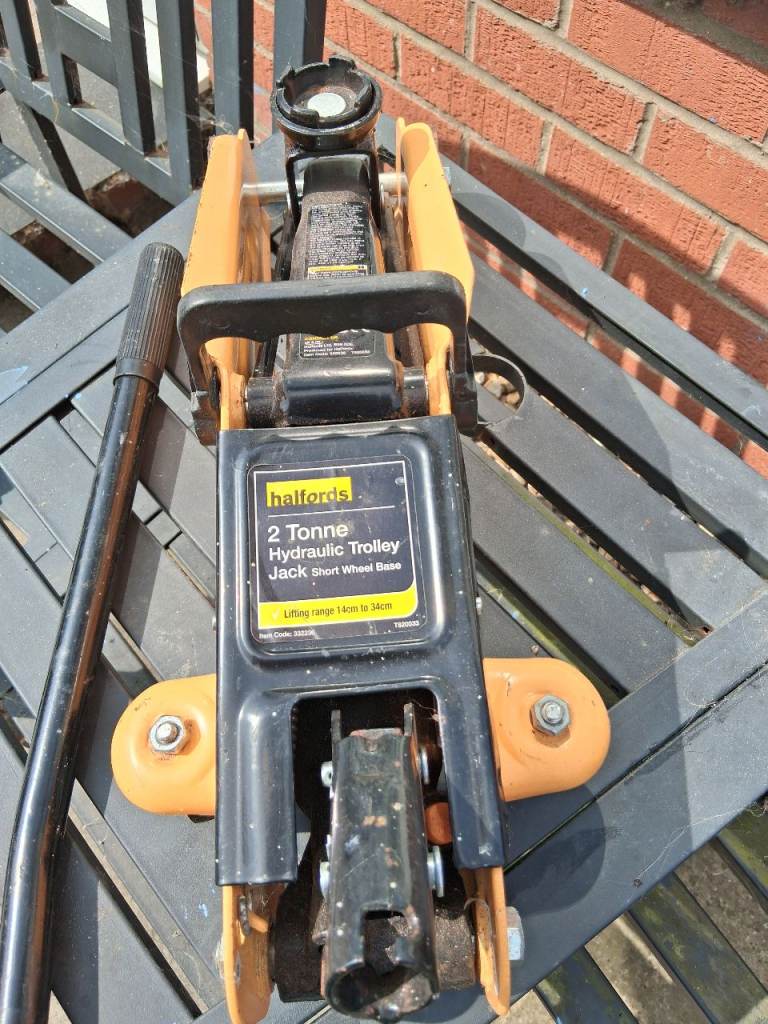 Halfords 2 Tonne Hydraulic Jack.