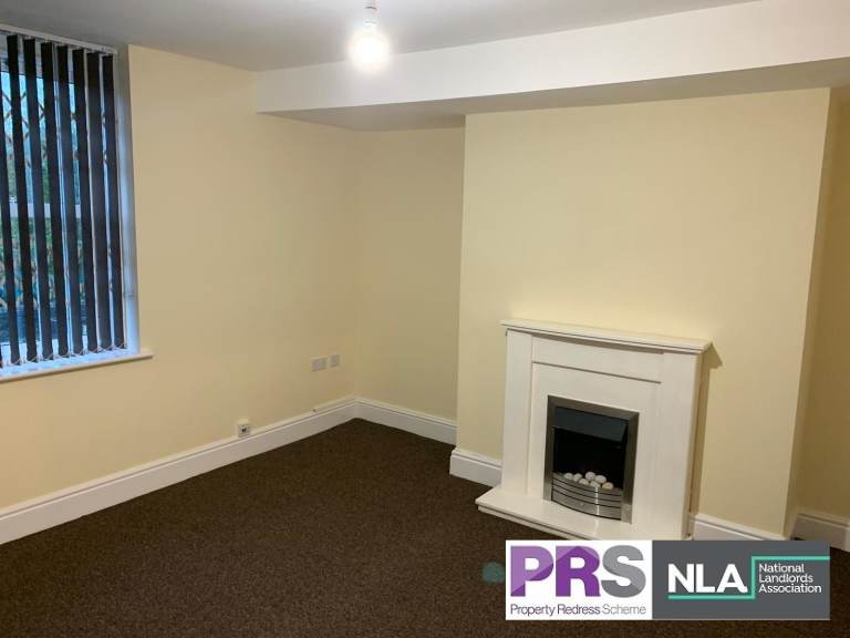 Fully furnished 1 bedroom flat in great BD8 location close to city centre.