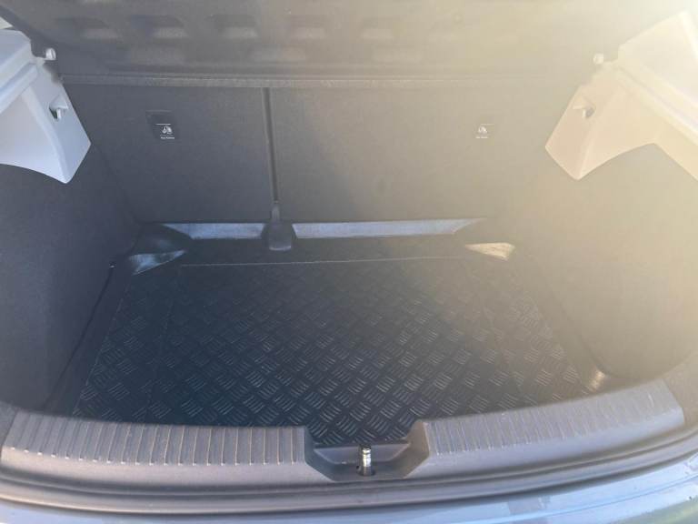 Seat Leon 1.2l 2013 ( Corsa Clio A3 golf )