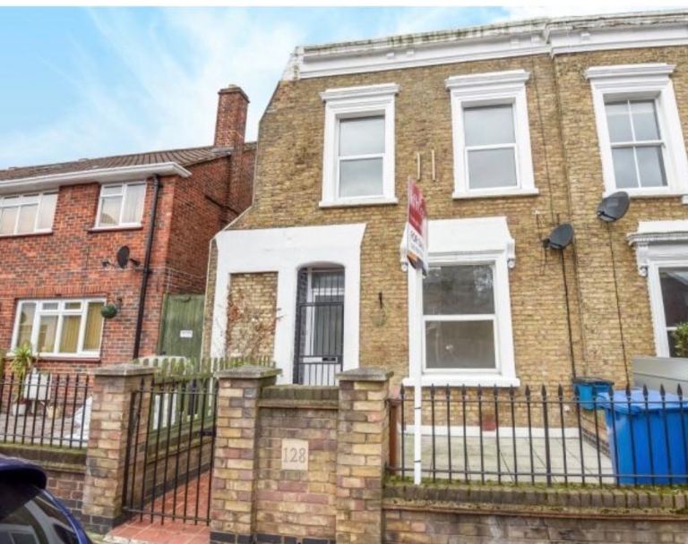 4 bedrooms house to rent in Peckham 