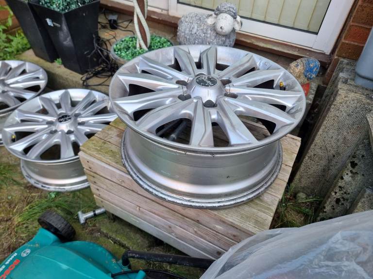 4 x 18" Alloy Wheels 