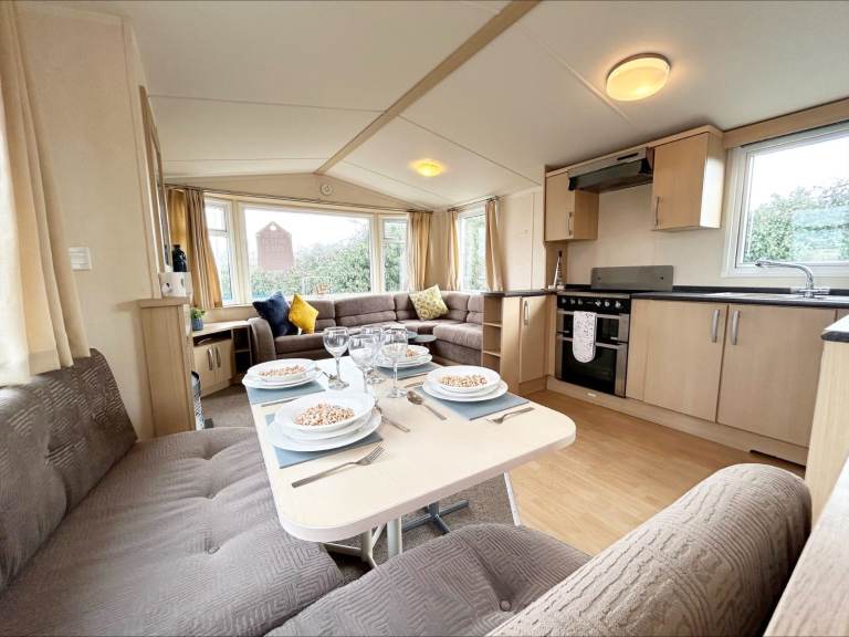 ****Cheap Caravan for sale /Coastal Retreat /  90 minutes from London .