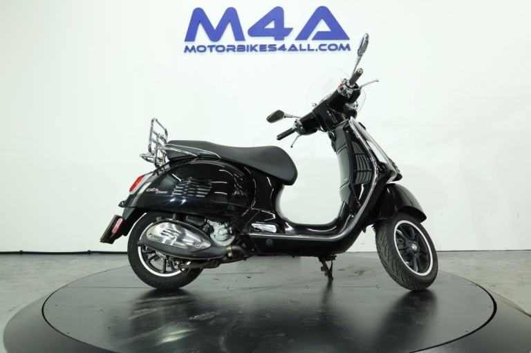 PIAGGIO VESPA GTS 300 2023