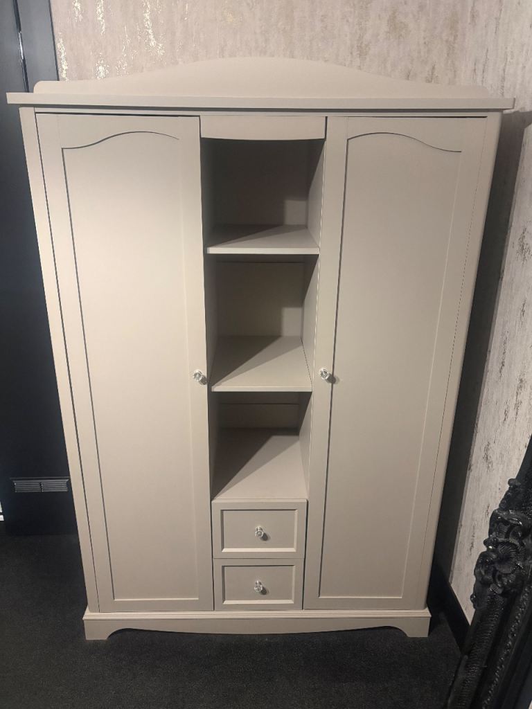 Nursery/kids bedroom furniture 