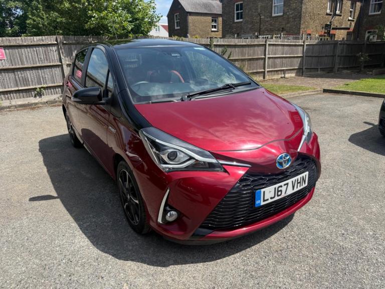 2017 Toyota Yaris 1.5 VVT-h Blue Bi-Tone E-CVT Euro 6 (s/s) 5dr HATCHBACK Petrol/Electric Hybrid ...