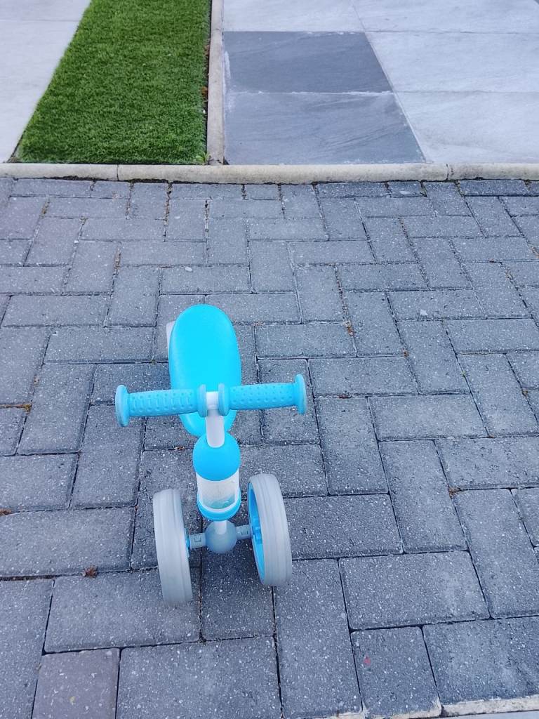 Kid tricycle