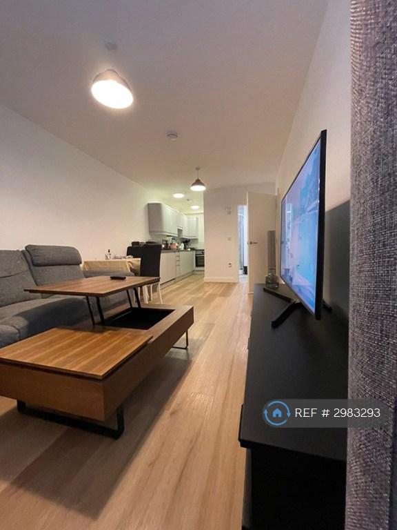 2 bedroom flat in Sydenham Road, Guildford, GU1 (2 bed) (#2983293)