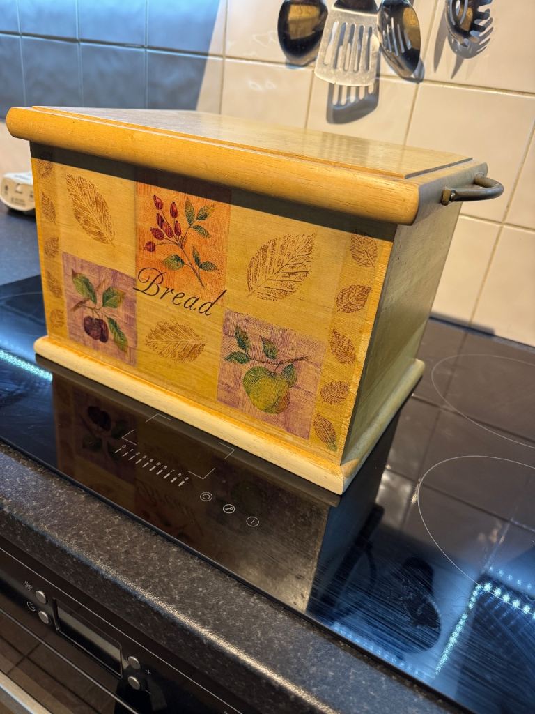 Solid wood bread bin