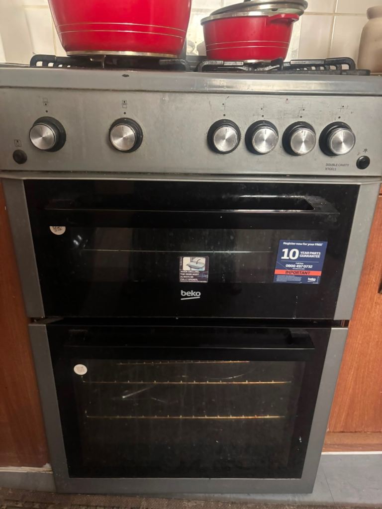 Beko Freestanding Cooker with Double Oven – Good Condition