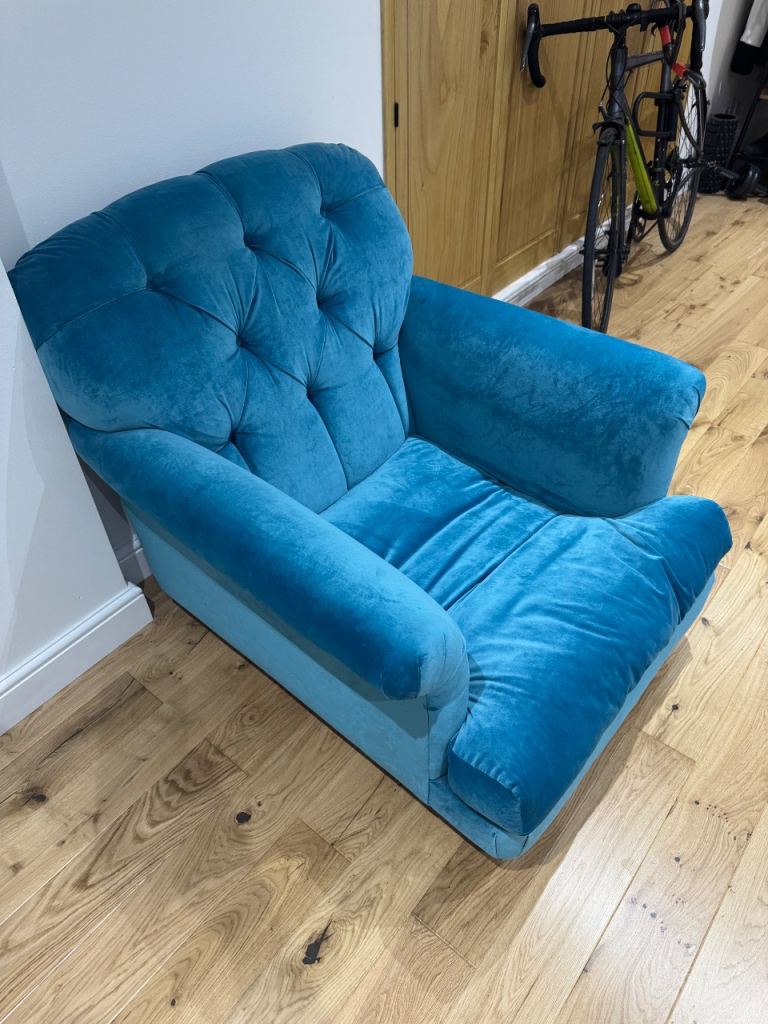 Loaf Velvet Armchair – Excellent Condition – Bethnal Green