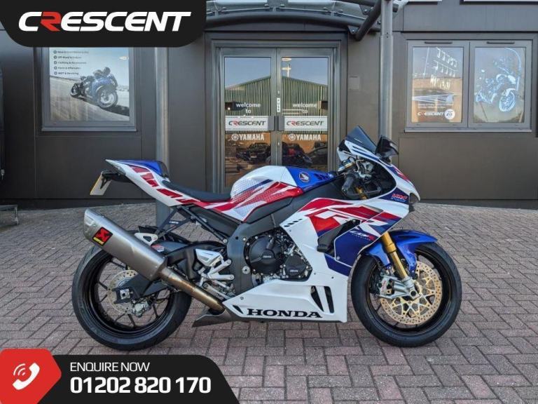 HONDA CBR1000RR-R FIREBLADE 30TH ANNIVERSARY 2022 - MANY EXTRAS - SPARE AKRA