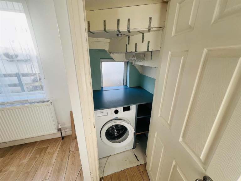 3 bedroom house in Long Drive, Greenford