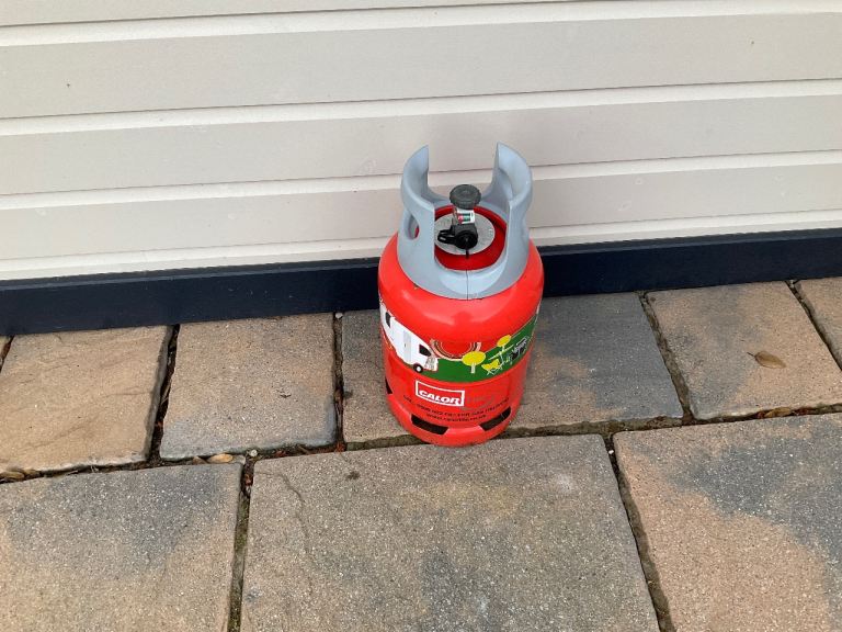 Full 6kg propane gas bottle
