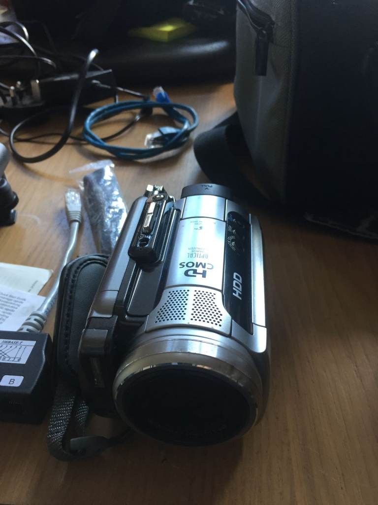 Cannon HG10 Video camera with online video & picture transfer