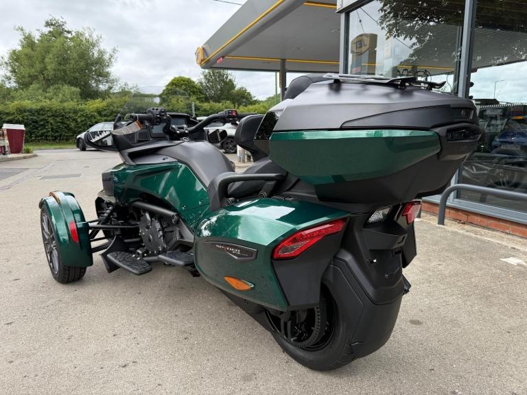 2025 Can-Am Spyder F3 Limited 1330cc 6 speed semiauto trike British Racing Green
