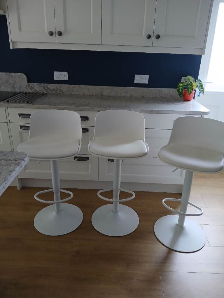 3(4) bar stools