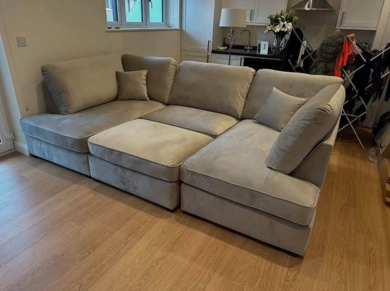 image for Strong & Stylish Sofas – Ideal for Modern Homes