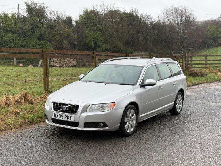  Volvo V70 2.5T SE Lux 5dr Geartronic Petrol